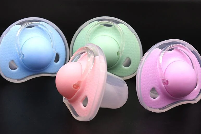 Wholesale Silicone Teat Baby Pacifiers in Heart Shape